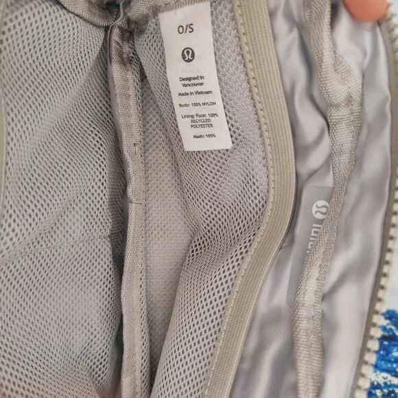 Lululemon Everywhere Belt Bag Large 2L - Picture 3 of 3